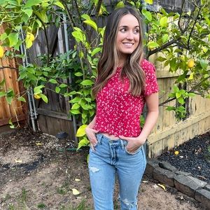 Hollister Y2K Red and White Floral Cropped Baby Tee 🌿